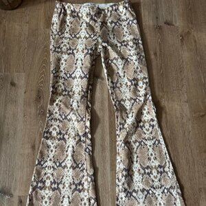 Free People Beige Snakeskin Pattern Bell Bottom Flare Pants Size 27